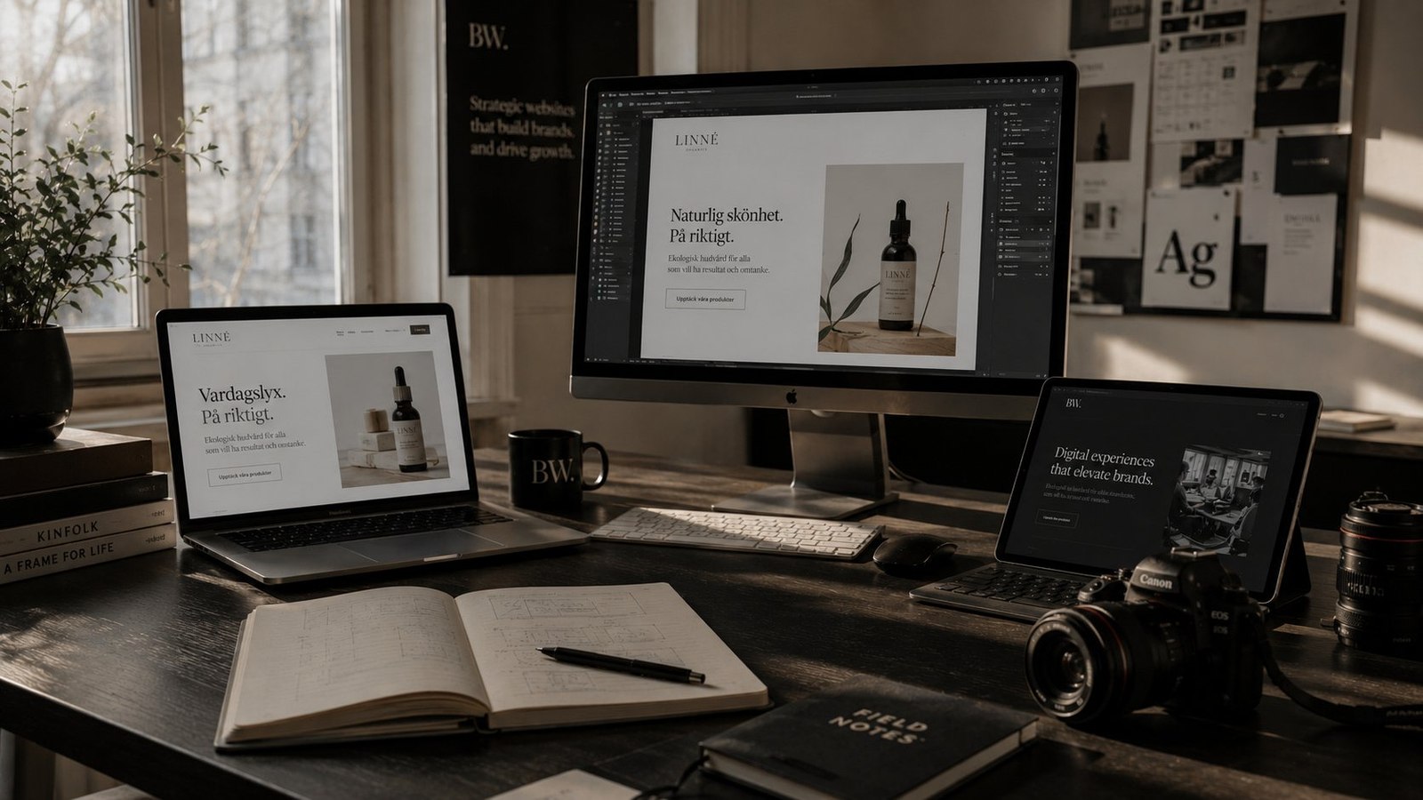 ByteWorks multi-screen setup — laptop, iMac och tablet visar kundprojekt och BW-hemsida