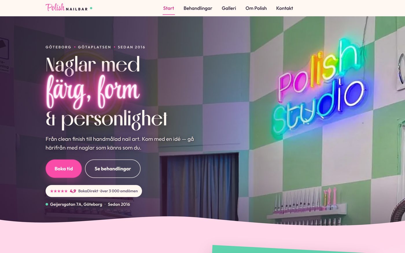 Startsidan för Polish Nailbar med rubriken Naglar med färg, form och personlighet mot ett foto av studions neonskylt, samt knapparna Boka tid och Se behandlingar.